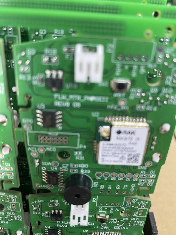 मोटाई रेंज 0.3 मिमी से 6 मिमी सटीक घटकों और प्रदर्शन के साथ OEM इलेक्ट्रॉनिक्स औद्योगिक इलेक्ट्रॉनिक सर्किट असेंबली