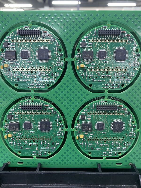 मिन बॉल स्पेस 0.3 मिमी पिच 0.5 मिमी से कम औद्योगिक पीसीबी विनिर्माण प्रक्रिया अधिकतम पीसीबी आकार 600 द्वारा 1200 मिमी जटिल पीसीबी लेआउट के लिए अनुकूलित